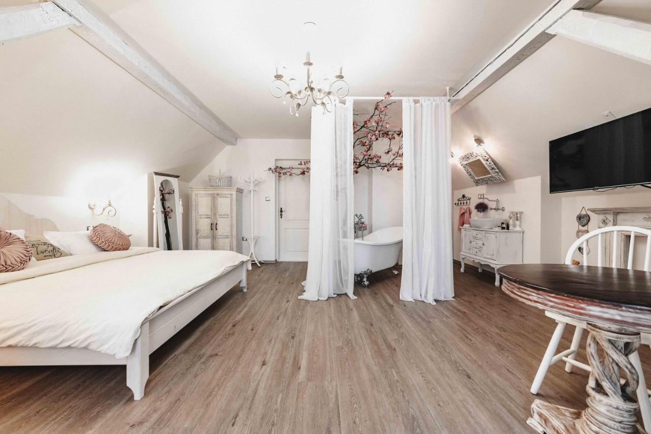 Resort Mlyn Cernovice Cernovice  Dış mekan fotoğraf