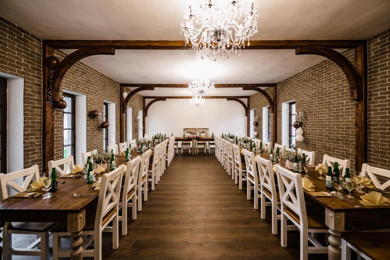 Resort Mlyn Cernovice Cernovice  Dış mekan fotoğraf